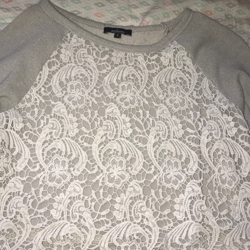 Gray cropped long sleeved shirt